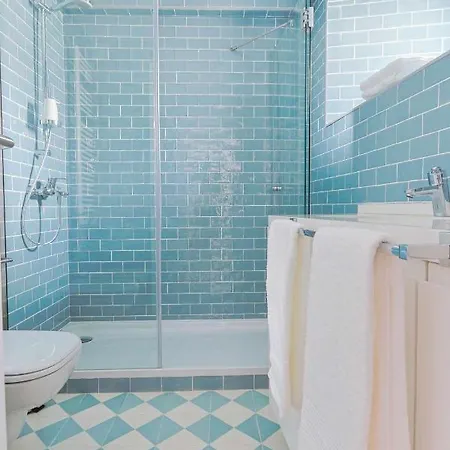 Downtown Charming Castelo Apartment